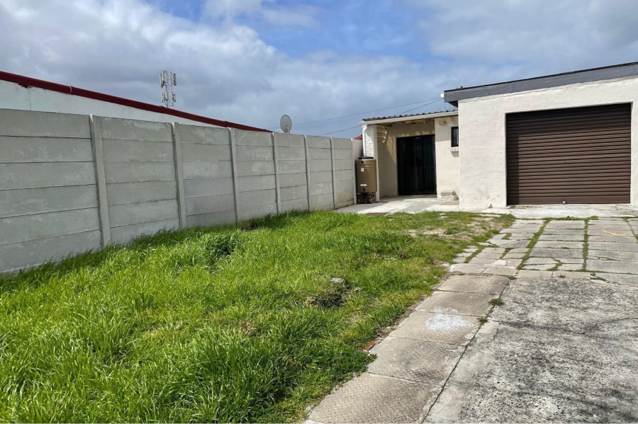 1 Bedroom Property for Sale in Grassy Park Western Cape